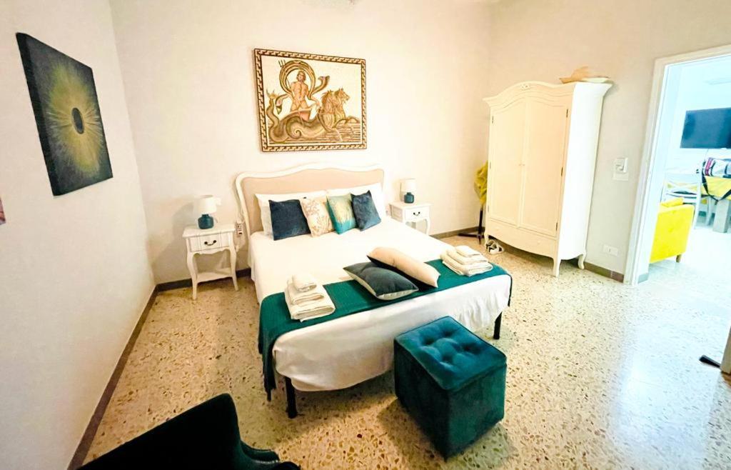 Trapani Centro Storico Apartment, Great Central Location! All New Furniture And Appliances! Bagian luar foto